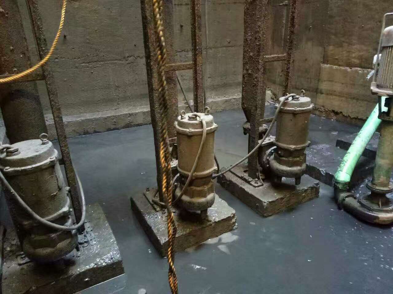 井陉矿污水池清理